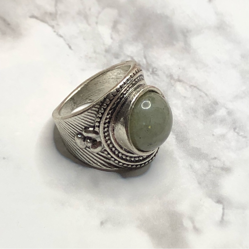 Vintage Style Cabochon Stone And Silver Tone Ring